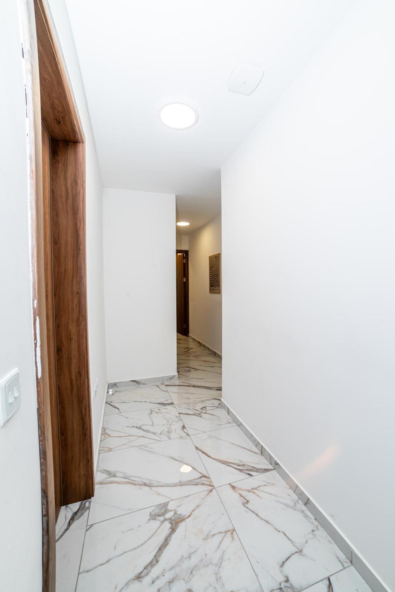 New, Stylish And Modern 1Br Apartment Сент-Полс-Бей Экстерьер фото